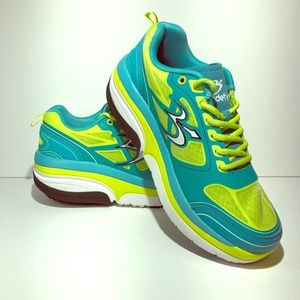 Gravity Defyer size 11 turquoise/lime green. EUC